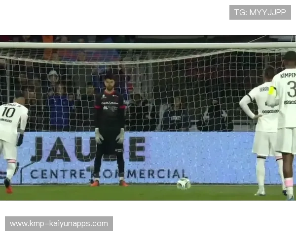 内马尔为队友庆生的搞怪片段成为组内佳话